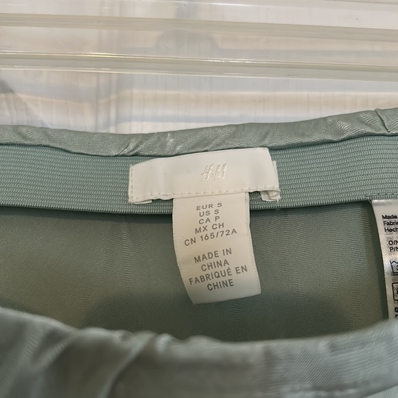 Silk/satin mini skirt - Picture 2 of 2